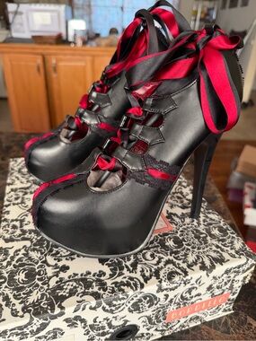 Brand new Bordello ribbon platform pump heels size 7